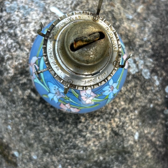 Vintage 1980 Kaadan Limited Blue Day Lily Flower Oil Parafin Lamp w/ Glass Globe - Picture 4 of 8